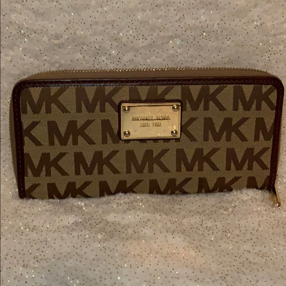 Brown and tan zippy wallet